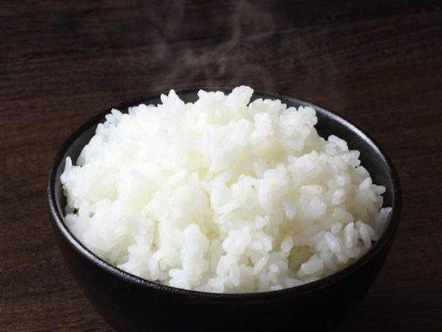 Mẹo hay chữa cơm sống, kh&ecirc;, nh&atilde;o - Ảnh 1.