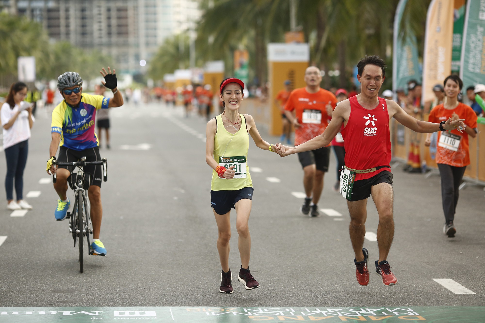 VĐV Suzaki Yuuya về nhất 42 km, cuộc thi Marathon Quốc tế Đ&agrave; Nẵng - Ảnh 9.