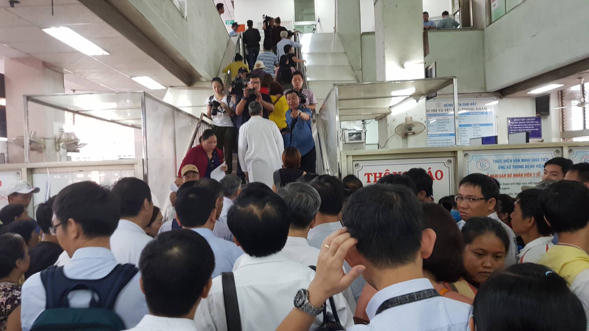 BV Đại học Y dược TP HCM: Khám từ 3 giờ sáng nhưng vẫn... ùn!