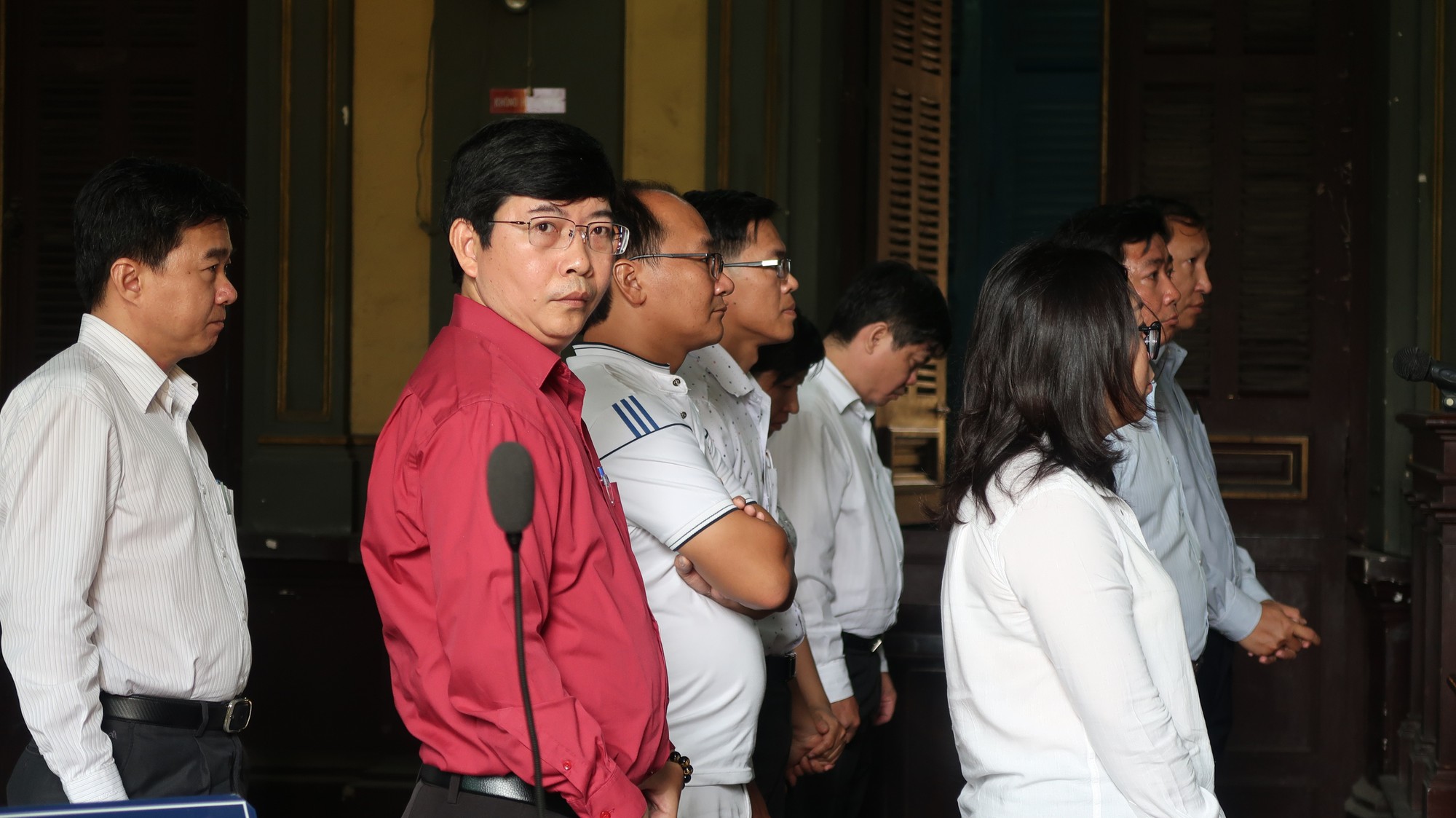 Vụ ti&ecirc;u cực tại Ng&acirc;n h&agrave;ng Nam Việt: Một bị c&aacute;o ng&atilde; bệnh - Ảnh 2.