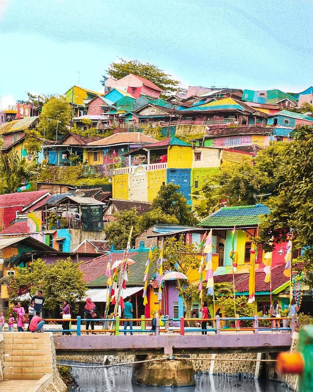 Thị trấn bảy sắc cầu vồng từng là khu ổ chuột ở Indonesia - Ảnh 4.