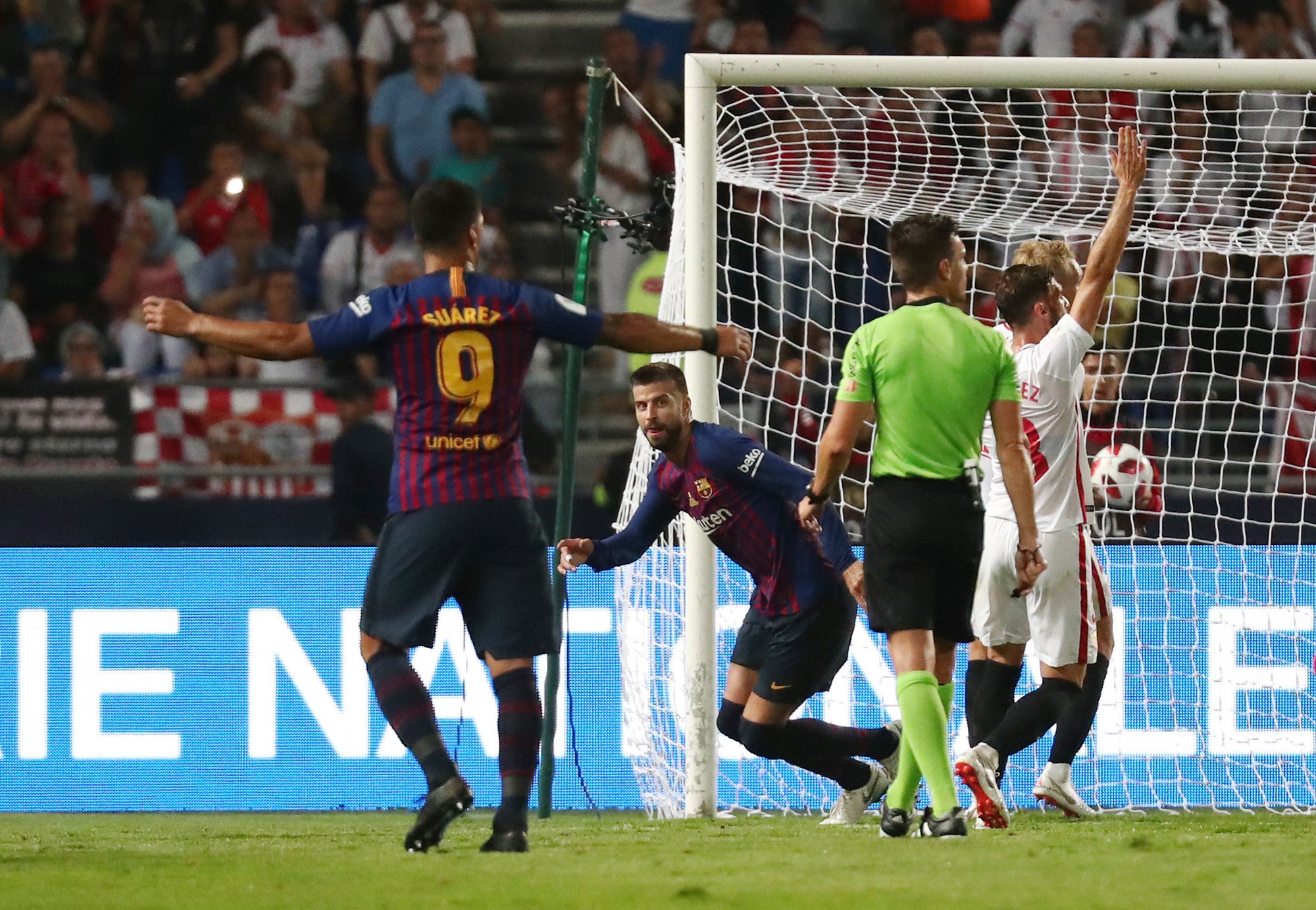 Dembele sắm vai người h&ugrave;ng, Barcelona gi&agrave;nh Si&ecirc;u c&uacute;p - Ảnh 4.