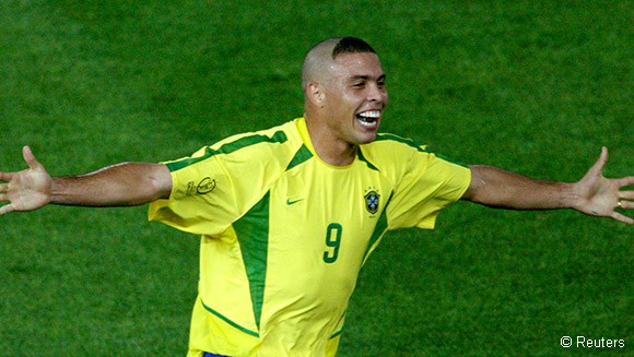 “Người ngoài hành tinh” Ronaldo nhập viện khẩn cấp