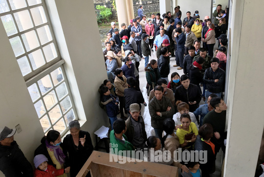 Bị cáo giết chủ nợ, phi tang xác cười tươi tại tòa - Ảnh 5.