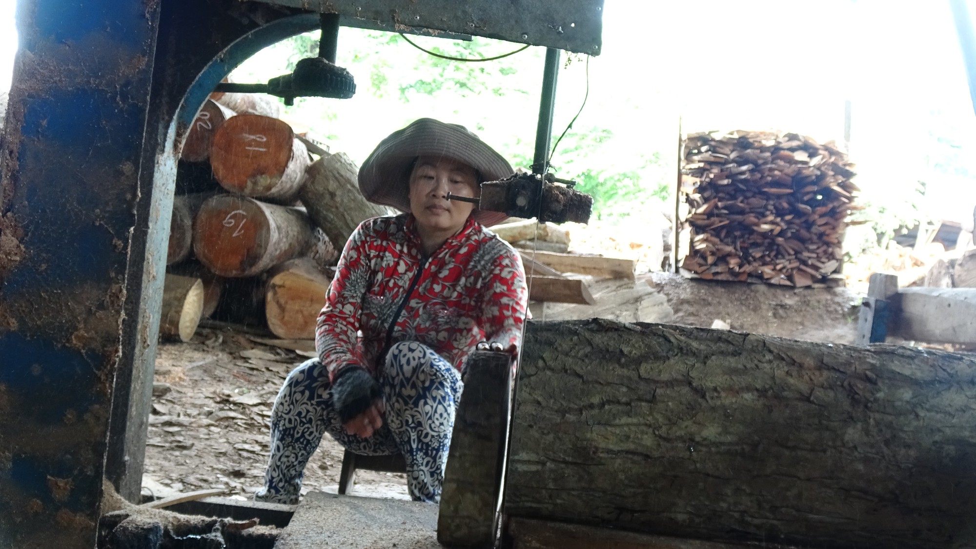 V&agrave;o l&agrave;ng nghề l&agrave;m thớt gỗ trứ danh ở miền T&acirc;y - Ảnh 4.