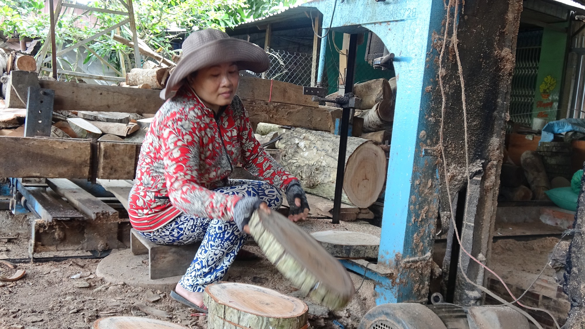 V&agrave;o l&agrave;ng nghề l&agrave;m thớt gỗ trứ danh ở miền T&acirc;y - Ảnh 6.
