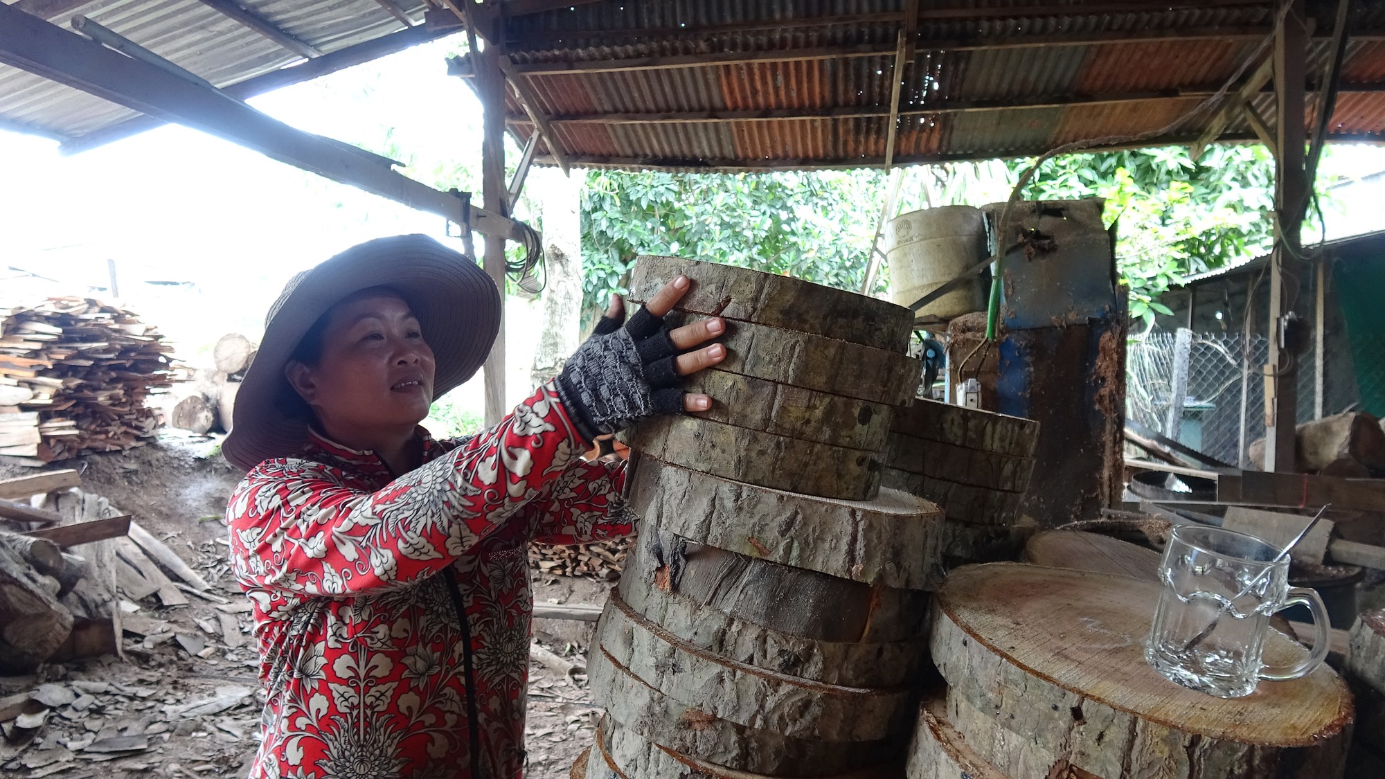 V&agrave;o l&agrave;ng nghề l&agrave;m thớt gỗ trứ danh ở miền T&acirc;y - Ảnh 11.
