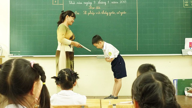 "Xin lỗi", "cảm ơn", "xin chào" trong nhà trường