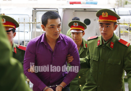 Bị cáo giết chủ nợ, phi tang xác cười tươi tại tòa
