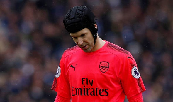 Bị CLB Leverkusen chế giễu, thủ môn Cech giận dữ