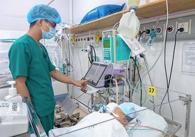 Bé sơ sinh bỗng tím tái, ngưng thở không rõ nguyên nhân