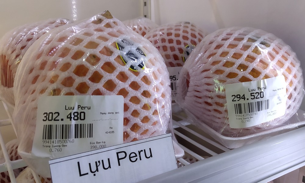 Lựu "khổng lồ" hơn 400.000 đồng/kg vẫn bán chạy