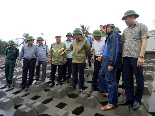 Bão số 4 có xu hướng di chuyển chậm lại, đe dọa Quảng Ninh - Nghệ An - Ảnh 2.