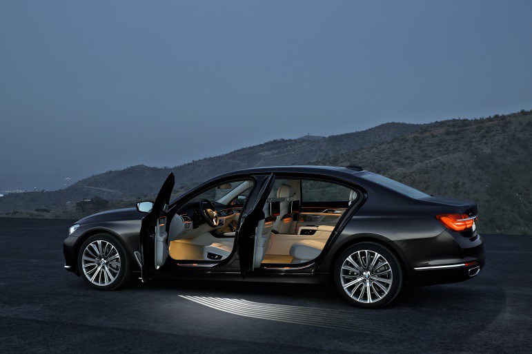 Lô xe BMW mới do Thaco nhập khẩu đã về cảng - Ảnh 3.