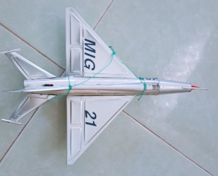 Cụ ông “biến” những thứ tưởng như bỏ đi thành đồ chơi độc, lạ - Ảnh 8.