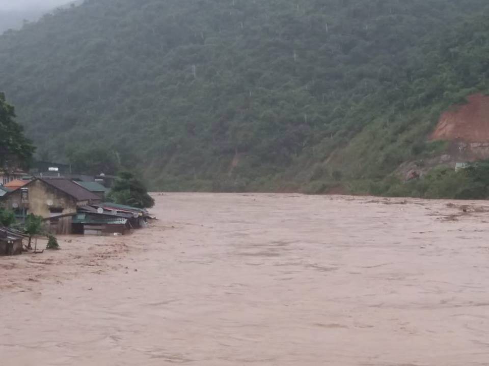 Đón cháu đi học về, hai dì cháu bị lũ hoàn lưu bão số 4 cuốn tử vong