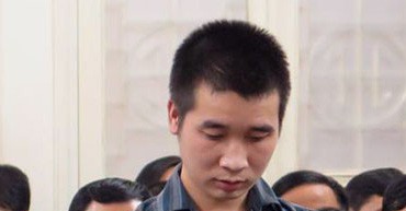 Gã trai nổi tà dâm khi ngủ chung giường với bạn gái và cặp đôi khác