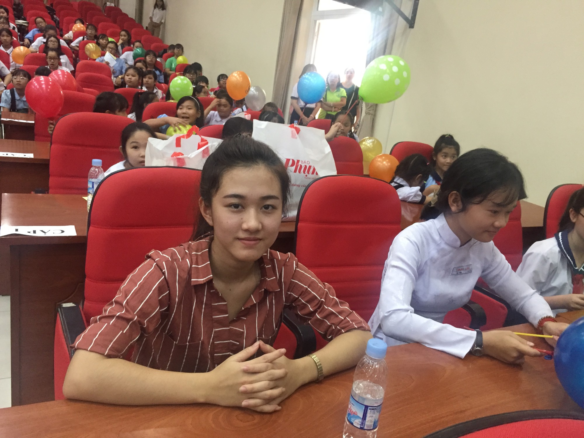 Nữ sinh bị cưa chân Hà Vi gây xúc động mạnh khi xuất hiện