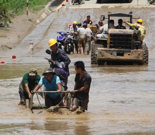 13 người chết và mất tích do mưa lũ