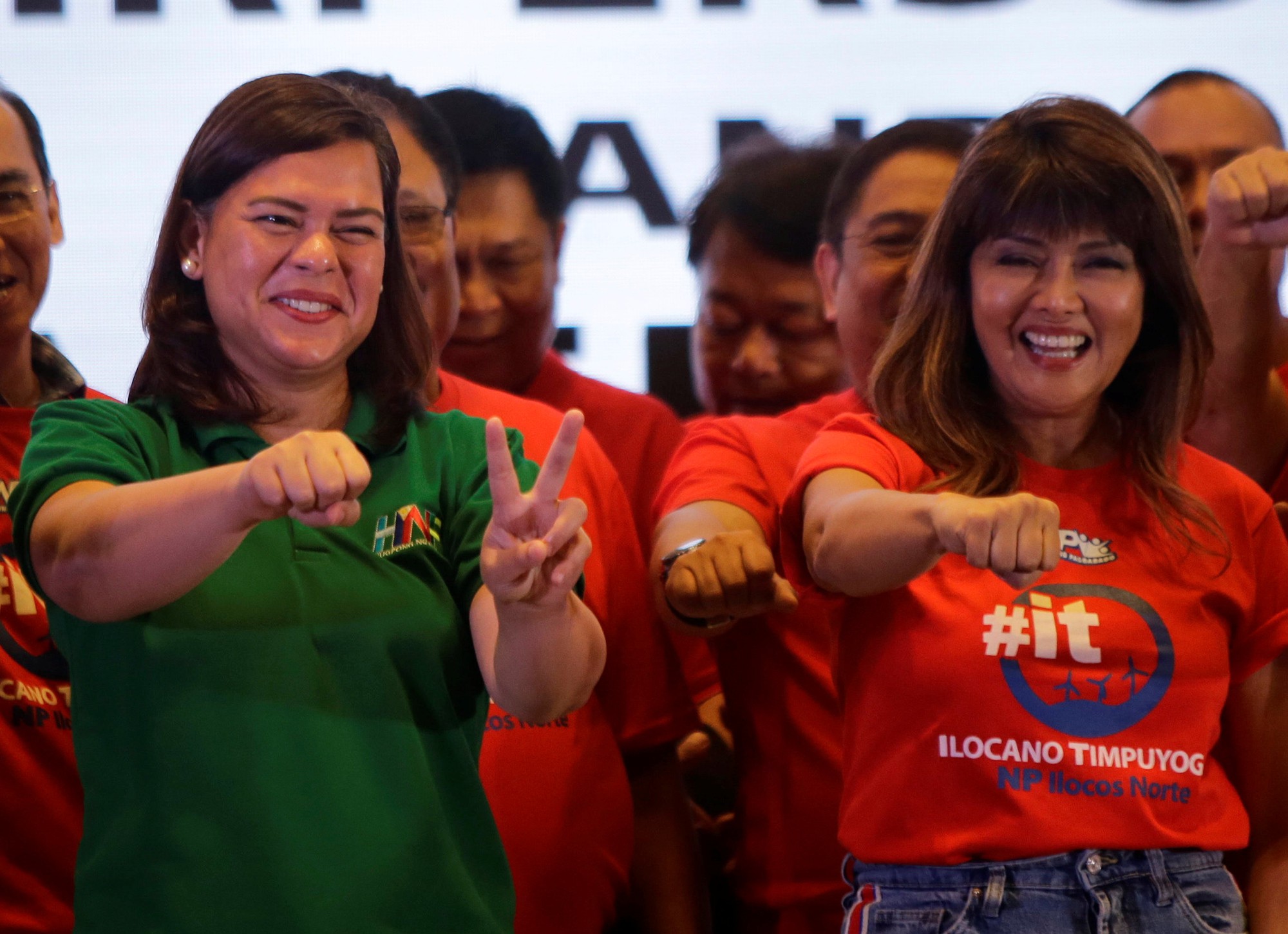 Ông Duterte mở lời nghỉ hưu, con gái hành động lạ lùng