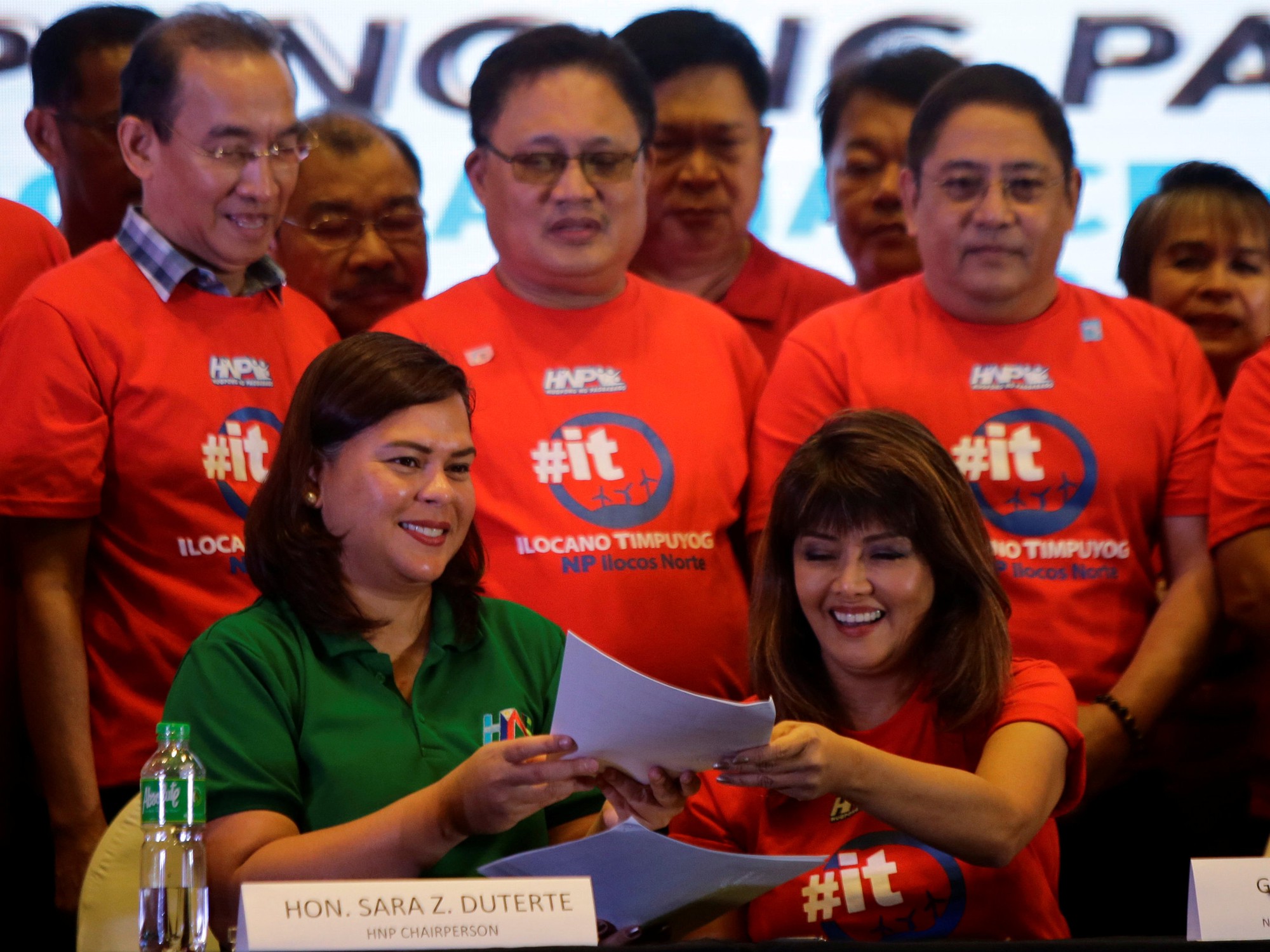 Ông Duterte mở lời nghỉ hưu, con gái hành động lạ lùng - Ảnh 4.