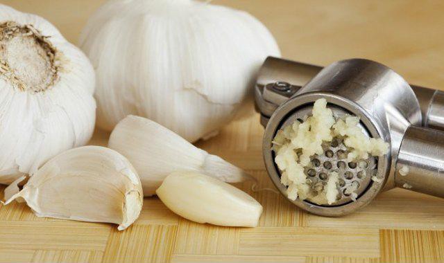 5 c&aacute;ch trị rụng t&oacute;c tại nh&agrave;, đơn giản v&agrave; hiệu quả - Ảnh 2.