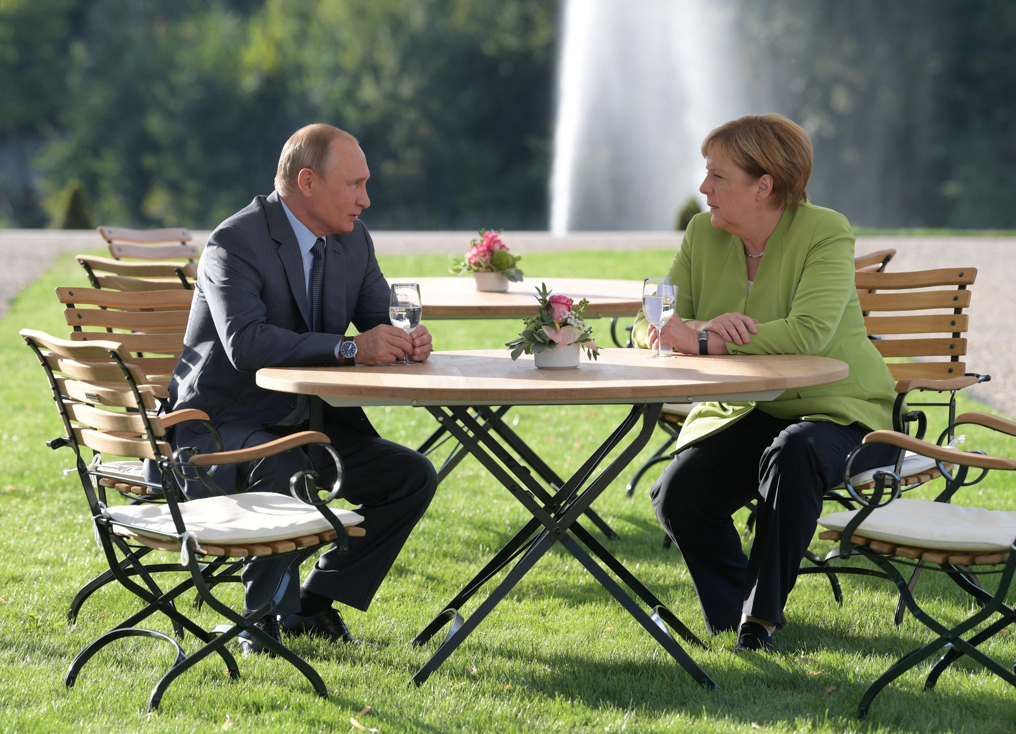 Ông Putin và bà Merkel bàn bạc gì bên ngoài Berlin?