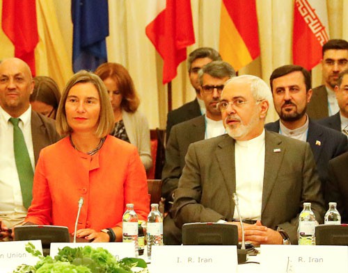 Ngăn chiến tranh Mỹ - Iran cách nào?