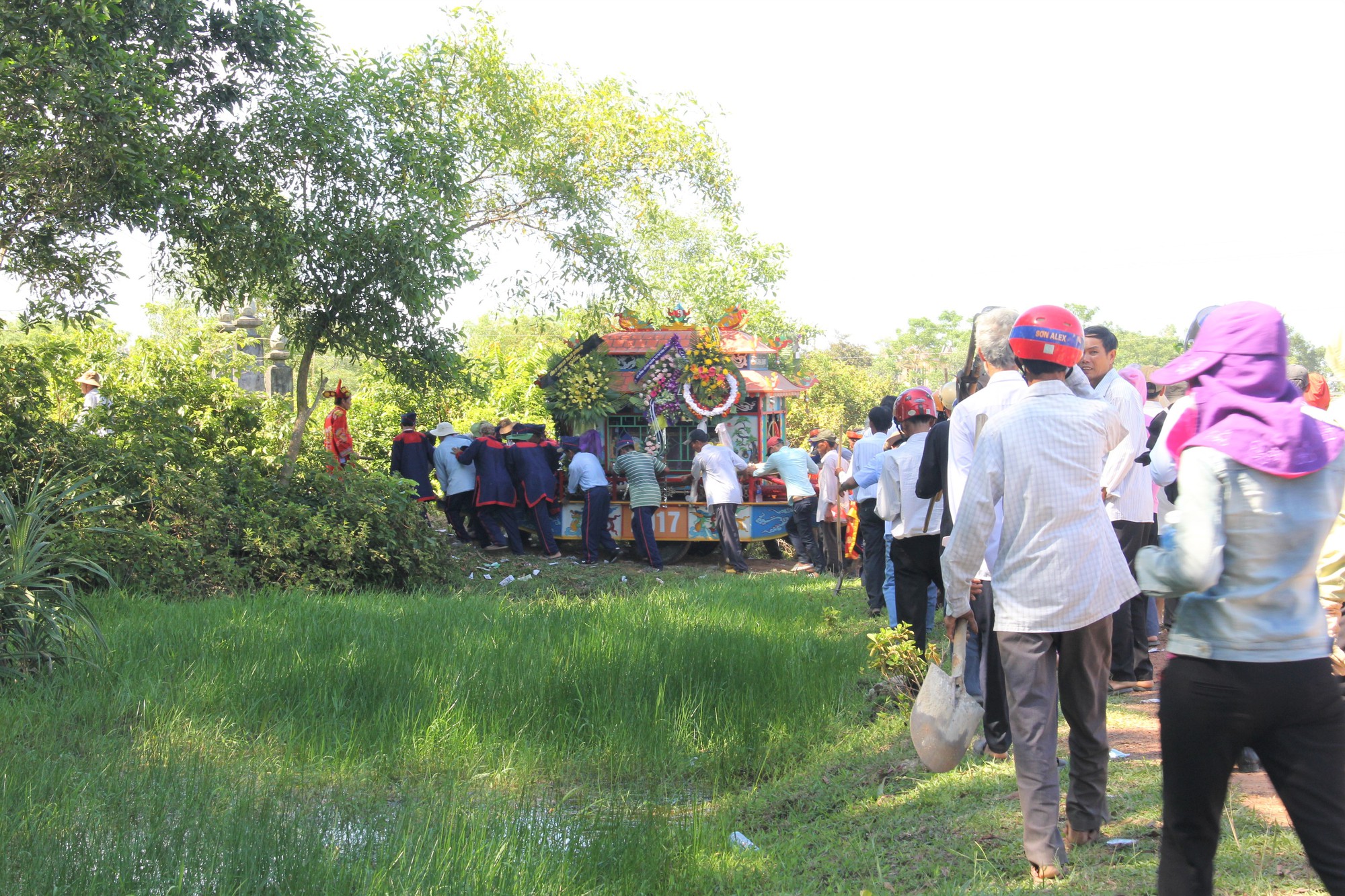 Vụ xe rước d&acirc;u gặp nạn: Ch&uacute; rể về đất mẹ, quặn l&ograve;ng người ở lại - Ảnh 2.