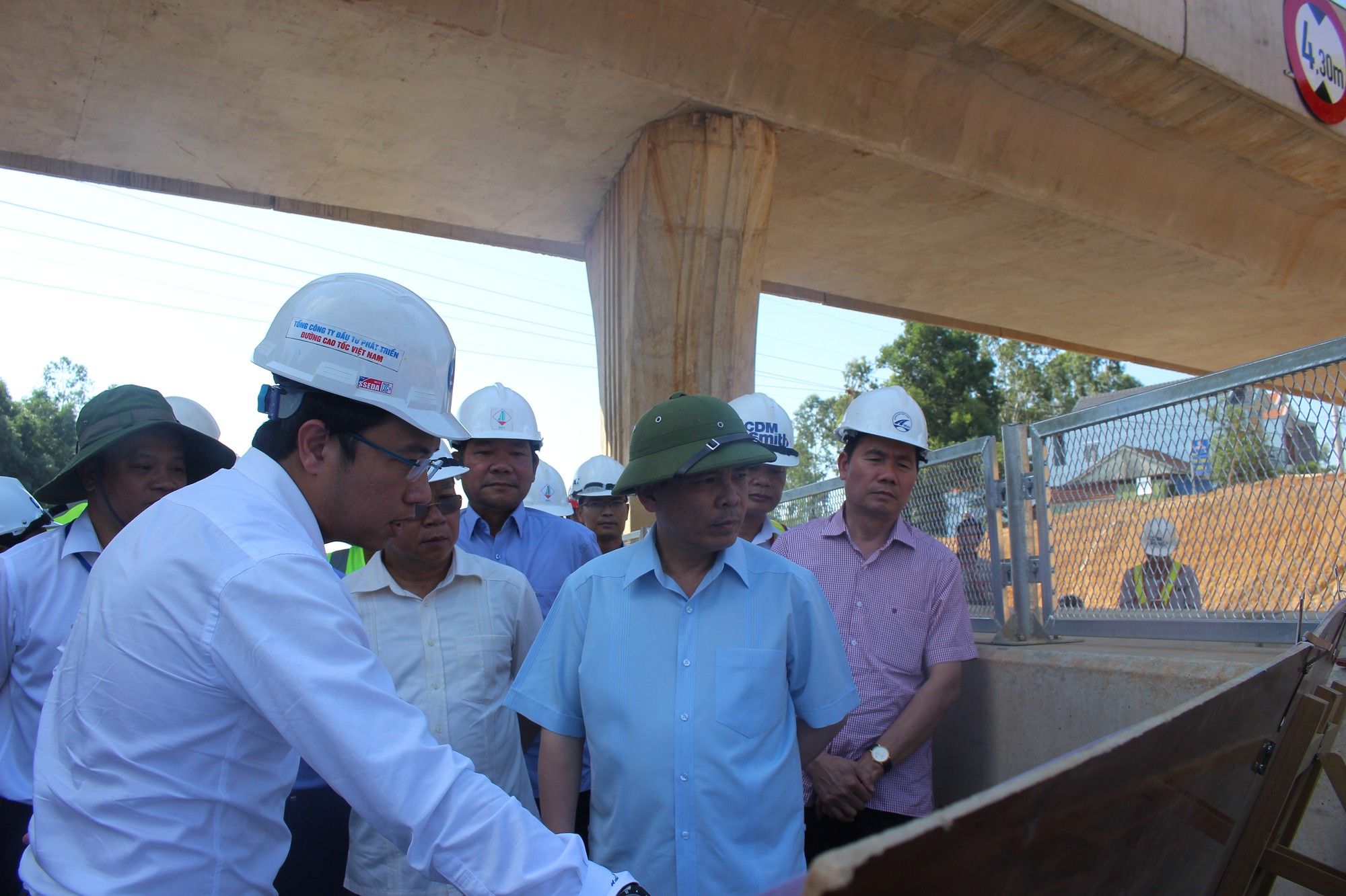 Bộ trưởng Nguyễn Văn Thể: Cao tốc mới thảm mà chạy lộc cộc, sau này thế nào?