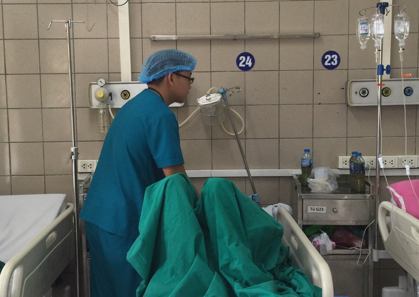 To tiếng với bố, con gái uống thuốc diệt cỏ quyên sinh