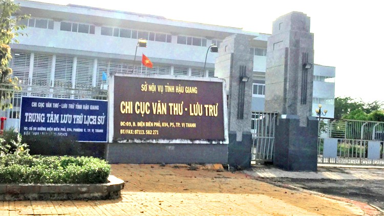Lập quỹ đen để chi tham quan du lịch, 4 cán bộ bị bắt