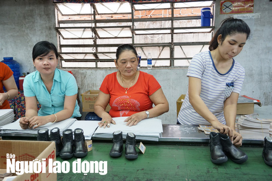 Tăng giờ l&agrave;m th&ecirc;m: Bảo đảm quyền tự quyết của người lao động  - Ảnh 2.