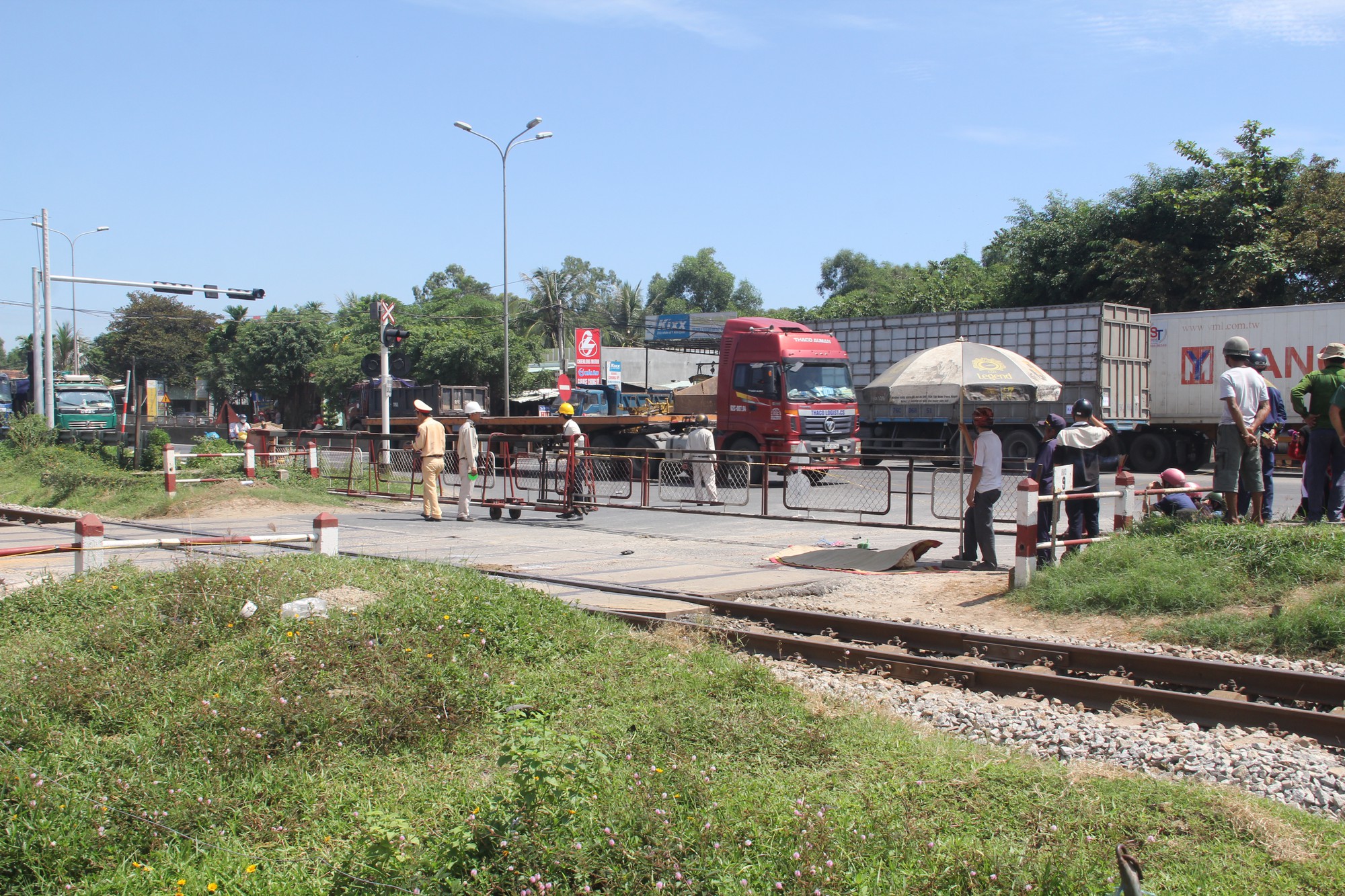 Quảng Nam: Va chạm với container, người phụ nữ tử vong