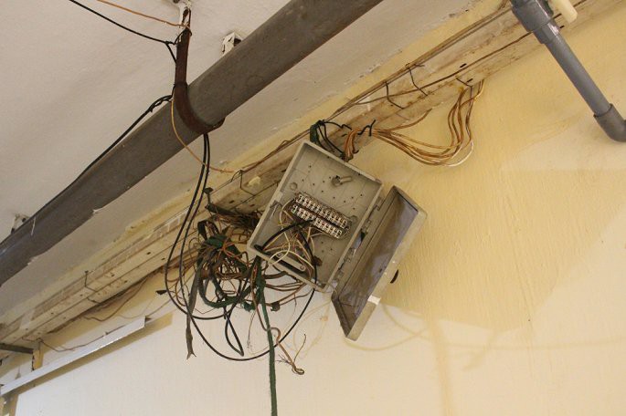 Rùng mình những hình ảnh chung cư xuống cấp - Ảnh 3.