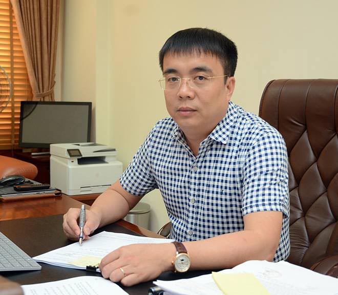 Để lạm thu, ai chịu trách nhiệm?