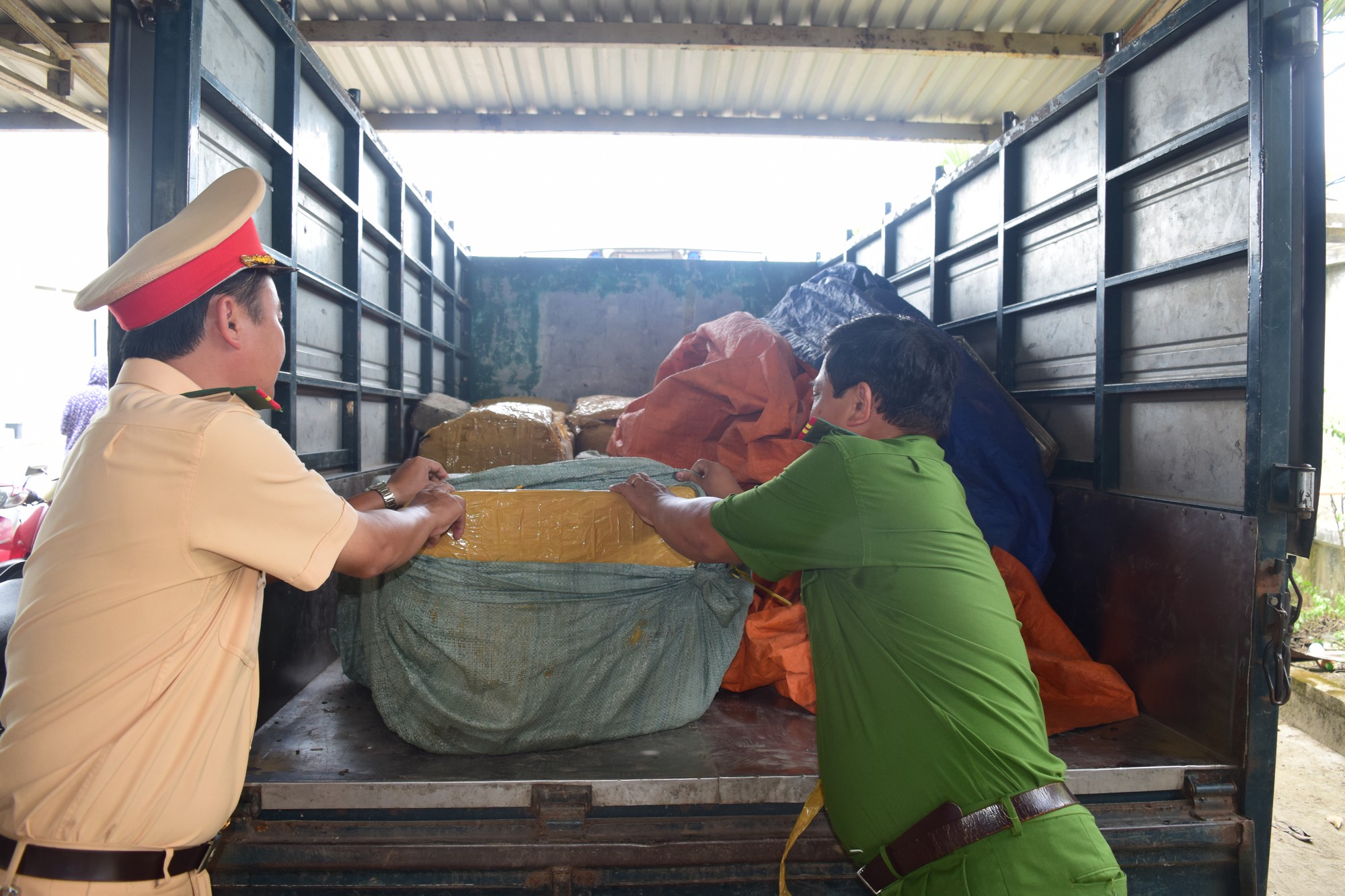 Phát hiện 840 kg sụn gà không rõ nguồn gốc