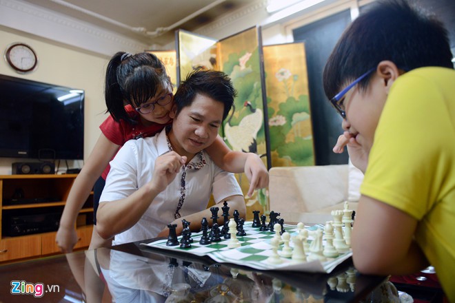 Kh&ocirc;ng gian sống của ng&ocirc;i sao nhạc đỏ Trọng Tấn - Ảnh 8.