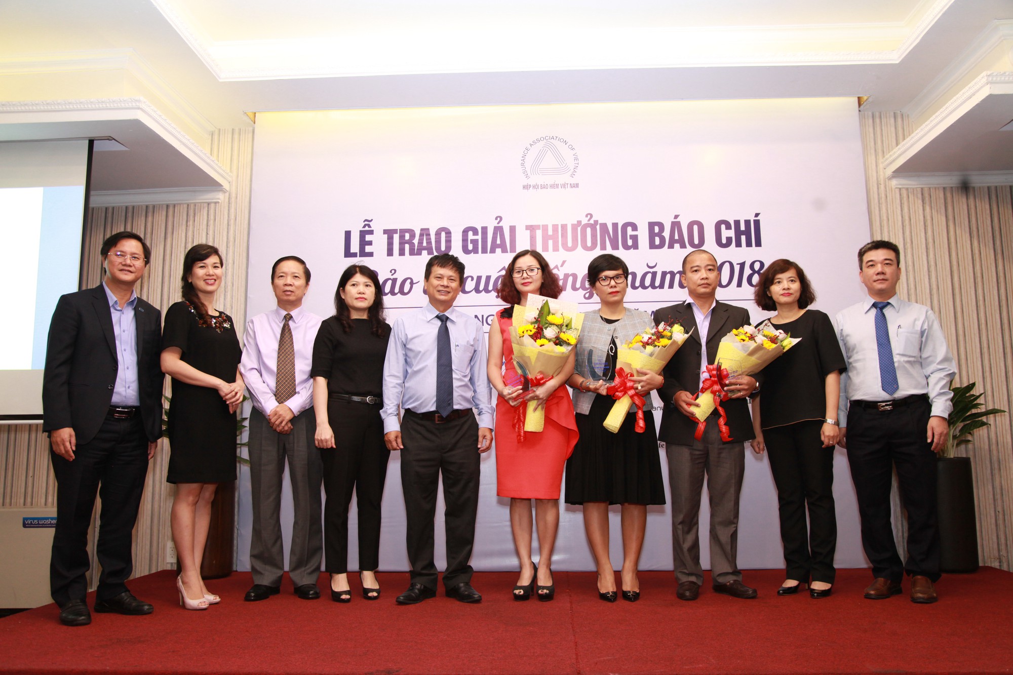 Trao giải thưởng viết về ng&agrave;nh Bảo hiểm nh&acirc;n thọ - Ảnh 1.