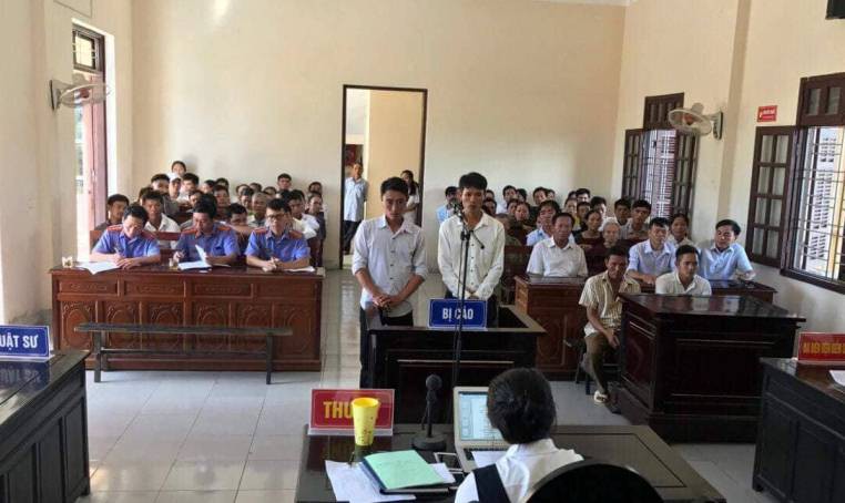 Thấy láo với "đàn anh", liền về nhà lấy dao tới đâm bạn nhậu