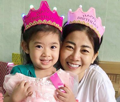 Mai Phương gặp con gái sau 1 tháng xa cách