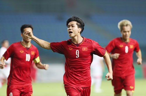 Việt Nam lần đầu vào tứ kết ASIAD: Thầy Park và Công Phượng đều hay