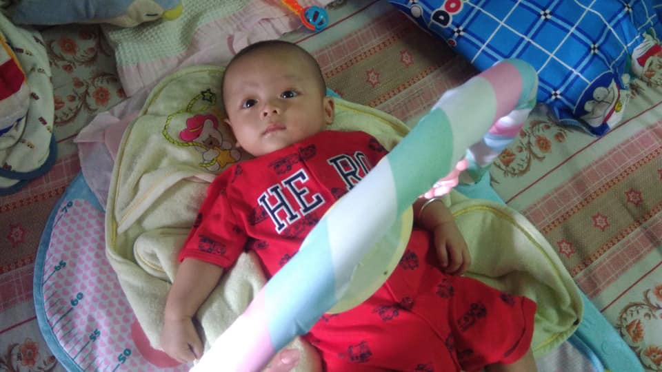 Bé trai khoảng 3 tháng tuổi bị bỏ rơi ngoài đường
