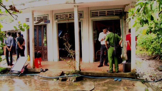 Nghịch tử d&ugrave;ng kh&uacute;c gỗ s&aacute;t hại d&atilde; man cha mẹ ruột - Ảnh 2.