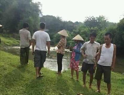 Đi câu cá, 2 bé trai chết đuối thương tâm - Ảnh 1.