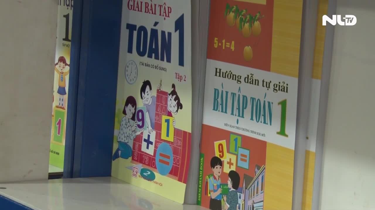 Chạy khắp thành phố để tìm mua sách giáo khoa lớp 1 cho con