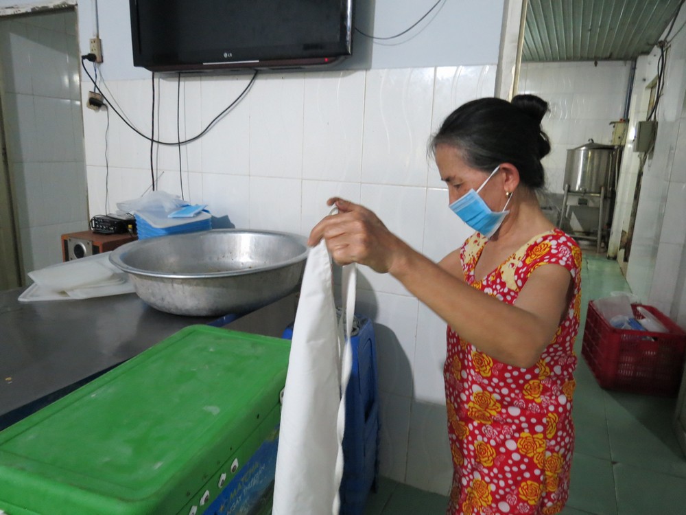 Tạm ngưng hoạt động c&ocirc;ng ty suất ăn c&ocirc;ng nghiệp nhếch nh&aacute;c - Ảnh 4.