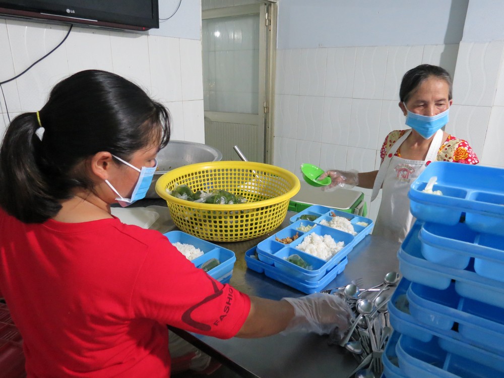 Tạm ngưng hoạt động c&ocirc;ng ty suất ăn c&ocirc;ng nghiệp nhếch nh&aacute;c - Ảnh 5.