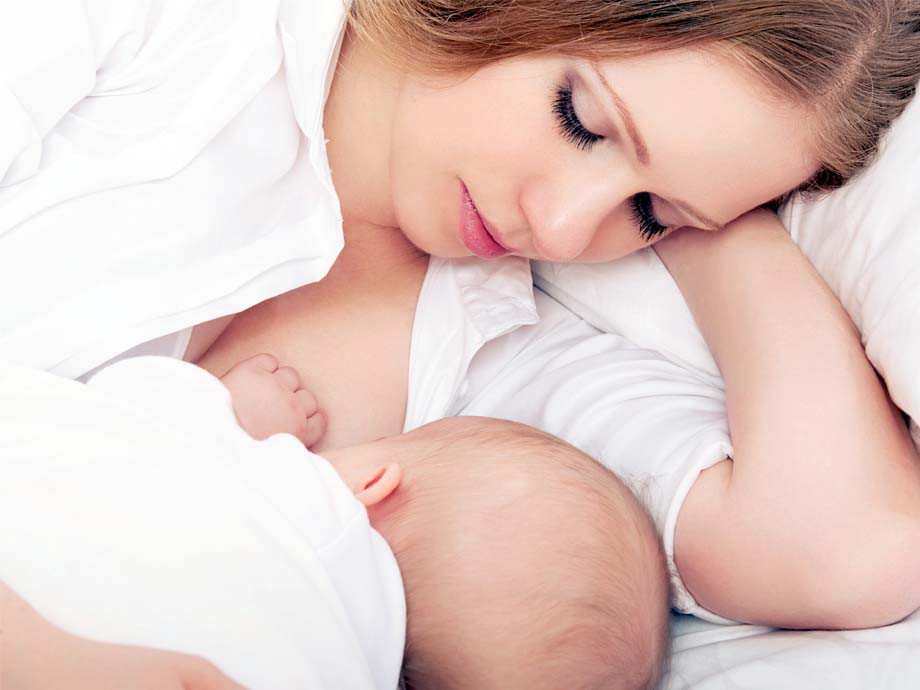 Vì sao bé chỉ bú sữa mẹ vẫn bị tiêu chảy?