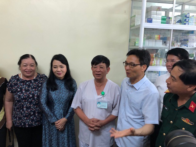 Phó Thủ tướng: Chưa đâu quản lý bán thuốc lỏng lẻo như Việt Nam! - Ảnh 1.